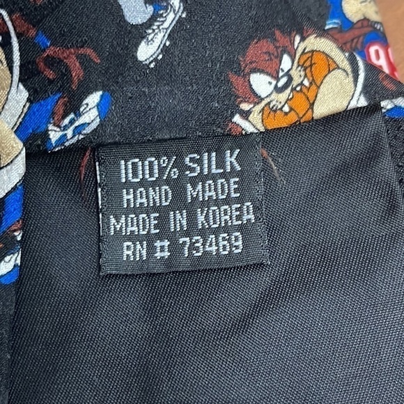 Vintage Looney Tunes Tasmanian Devil Warner Bros. All Sports Fan Tie Silk Tie - Picture 3 of 3